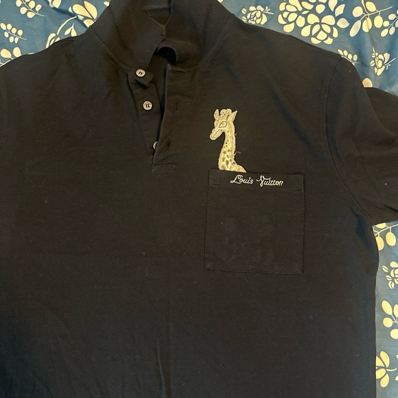 Louis Vuitton polos shirt Large but it’s a slim fit mostly like a medium - Picture 6 of 6